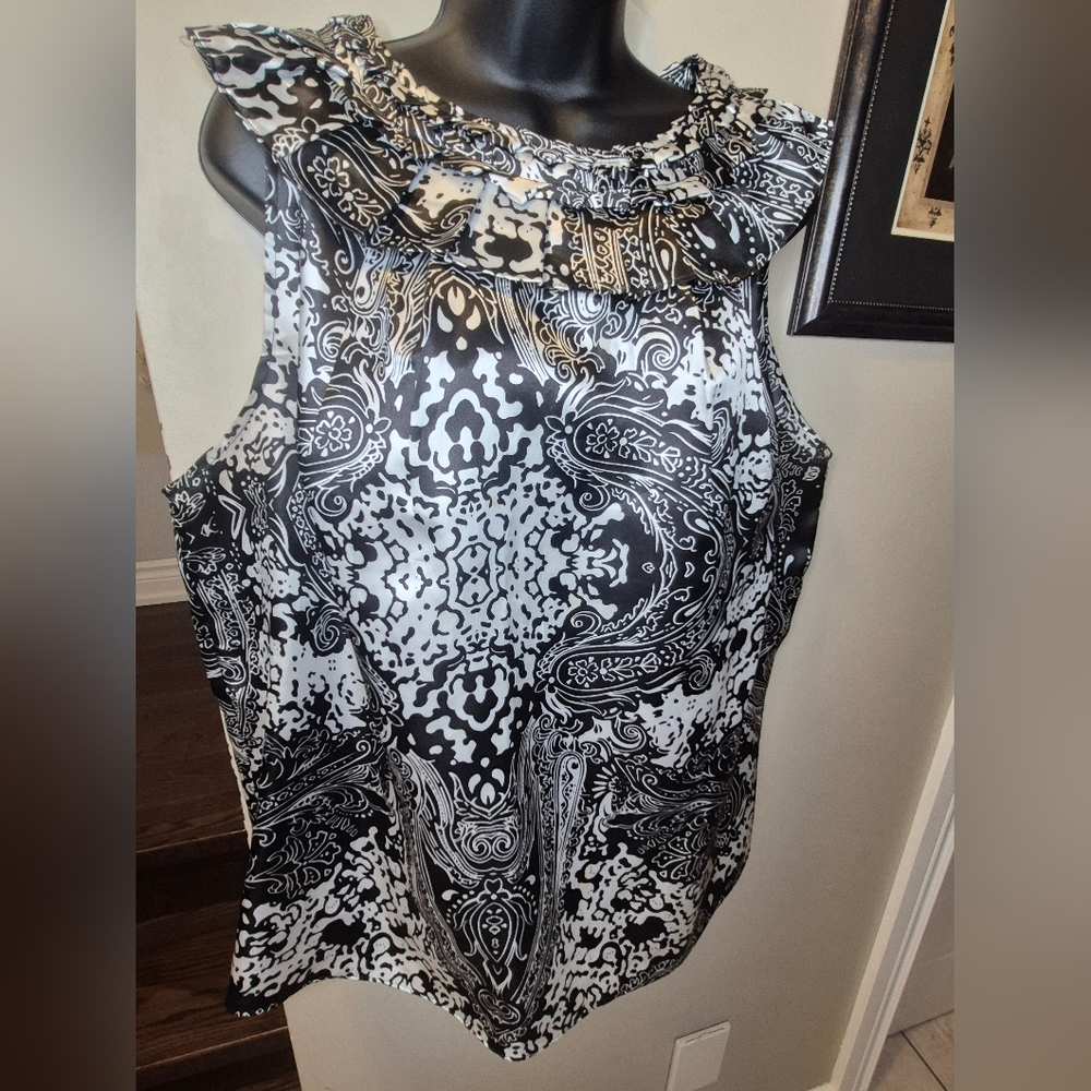 Larry Levine Elegant Blouse Black and White Paisley
